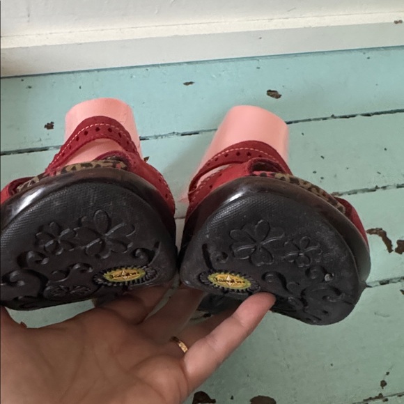 Jambu Size US 8 Sports Design Touring Wedge Red Nubuck w/ Flower Trim Heel 2.5” - Picture 15 of 15